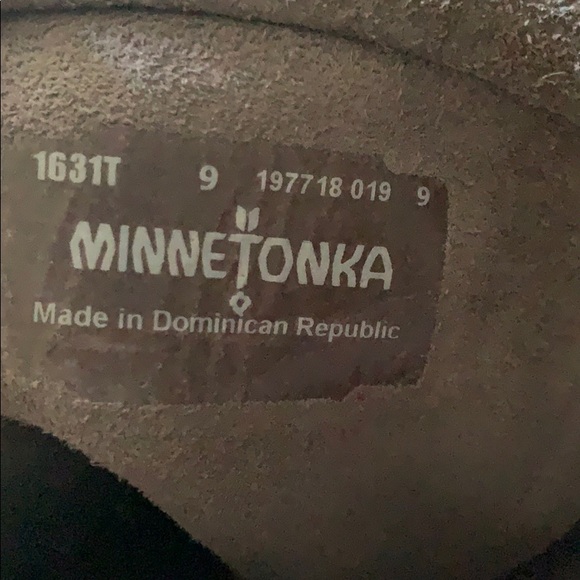 Minnetonka 3-layer fringe boot - Picture 3 of 3